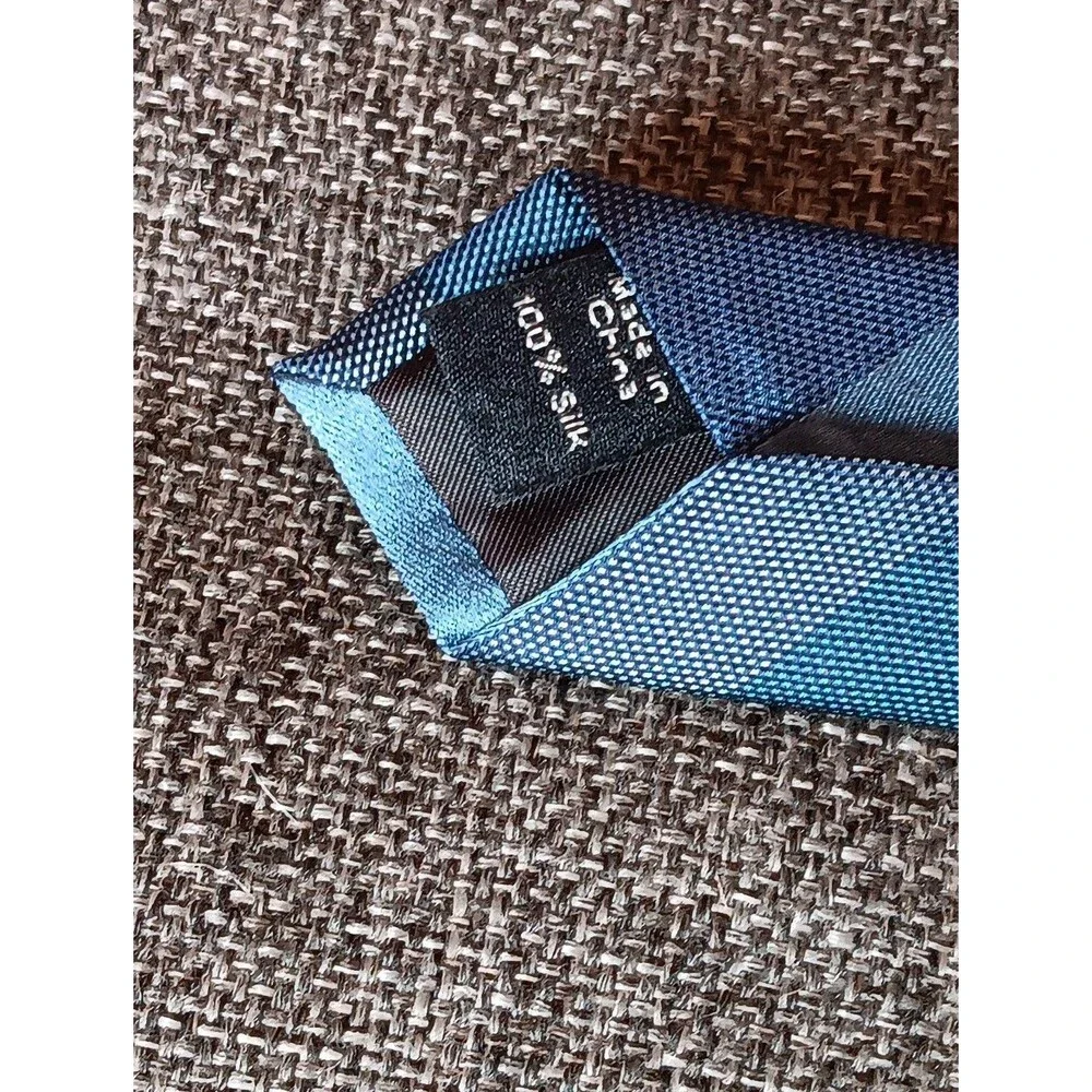 Tie 70s 80s 90s Y2K Mens APT 9 Silk Blue Stripe 2.75 Wide 60 Long